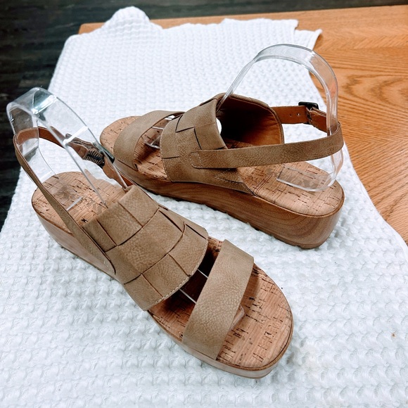 Korks by Kork-ease  Fraya Basket Weave Tan Sandals. Size 8 - Picture 6 of 9